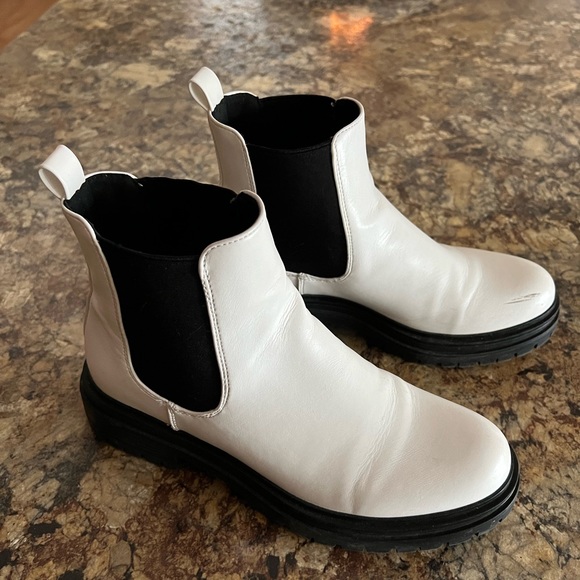 Steve Madden Boots - Picture 2 of 4